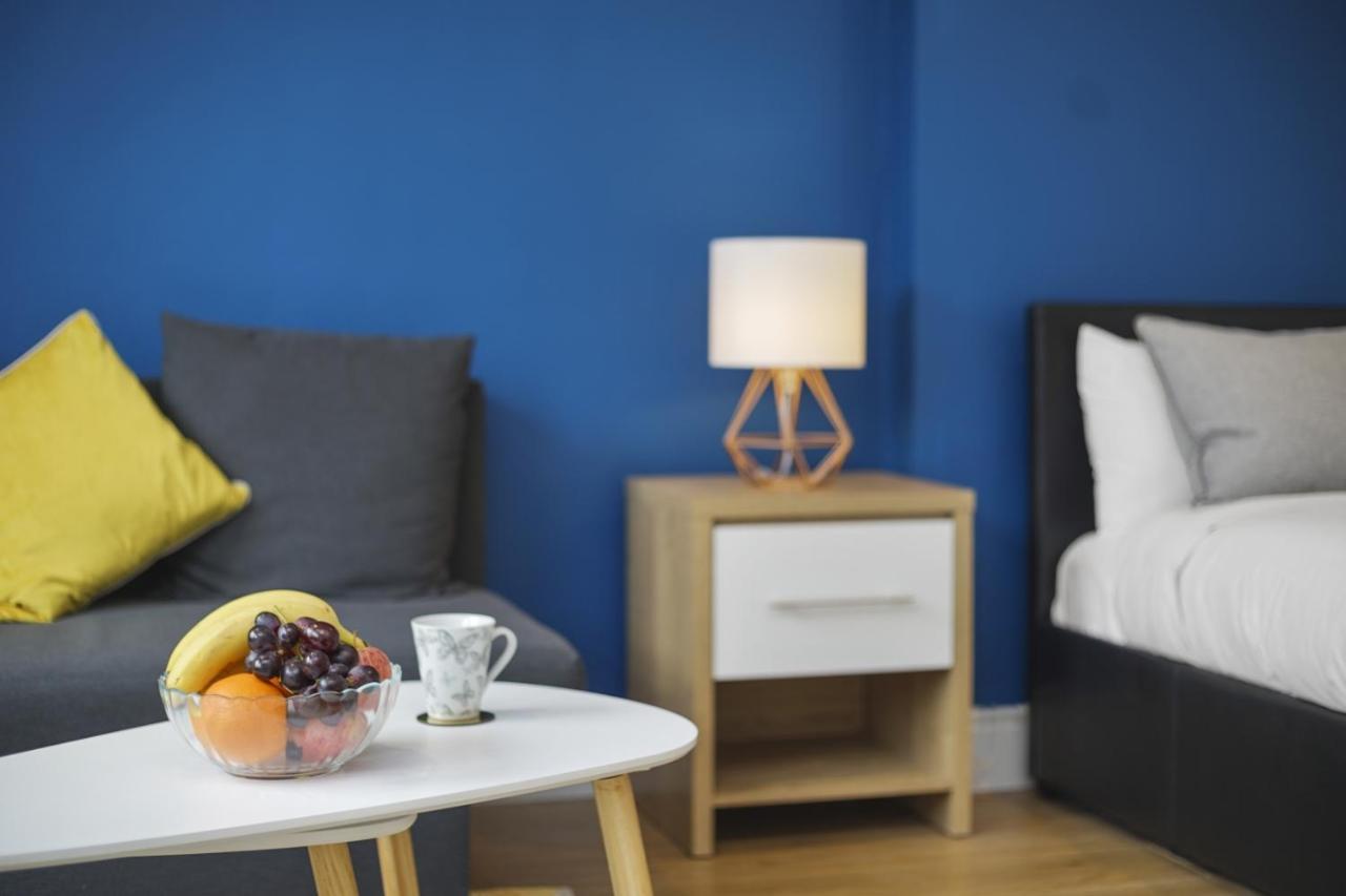 Studio Apartment By Homely Stays Лондон Екстериор снимка