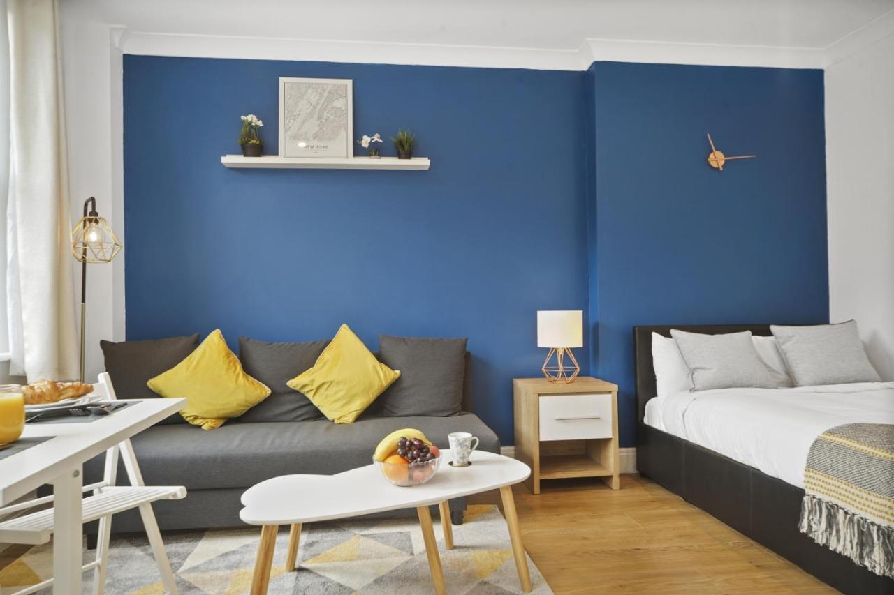 Studio Apartment By Homely Stays Лондон Екстериор снимка