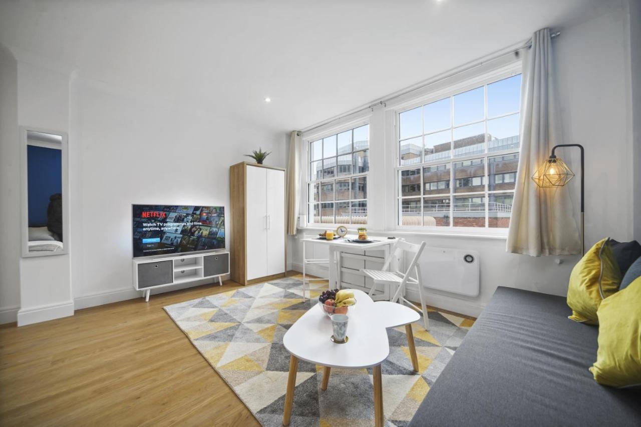 Studio Apartment By Homely Stays Лондон Екстериор снимка