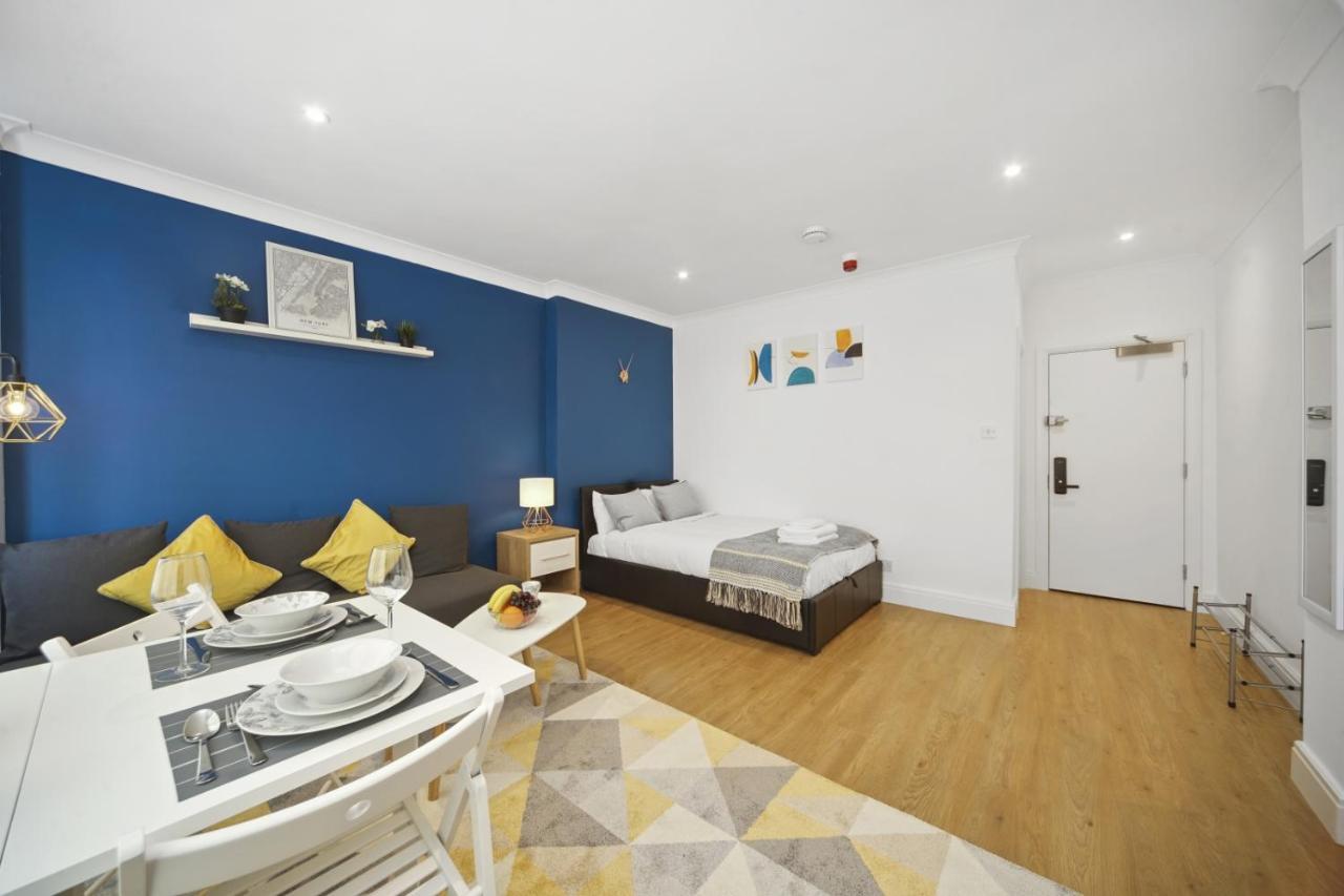 Studio Apartment By Homely Stays Лондон Екстериор снимка